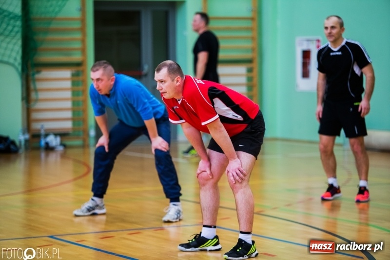 Zdjęcie w galerii na portalu naszraciborz.pl: Siatkarze zakładów pracy i służb mundurowych walczą o Puchar Prezydenta wiadomości z regionu