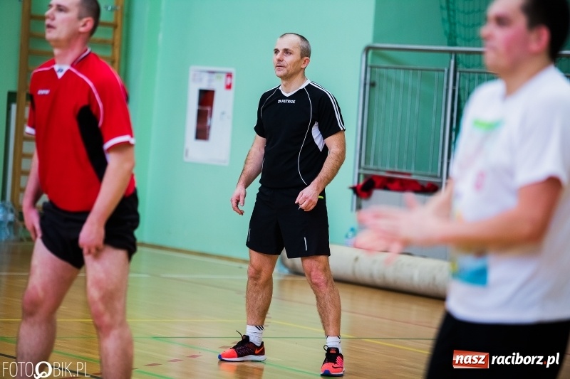 Zdjęcie w galerii na portalu naszraciborz.pl: Siatkarze zakładów pracy i służb mundurowych walczą o Puchar Prezydenta wiadomości z regionu