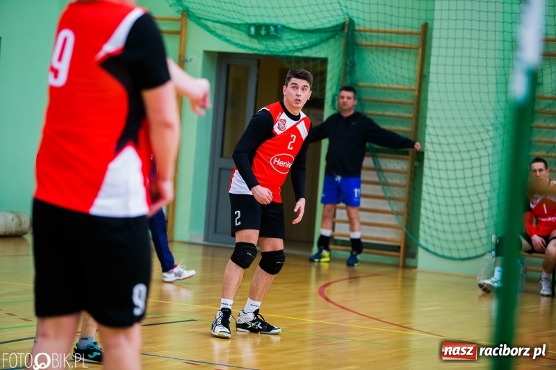 Zdjęcie w galerii na portalu naszraciborz.pl: Siatkarze zakładów pracy i służb mundurowych walczą o Puchar Prezydenta wiadomości z regionu