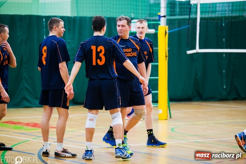 Zdjęcie w galerii na portalu naszraciborz.pl: Siatkarze zakładów pracy i służb mundurowych walczą o Puchar Prezydenta wiadomości z regionu