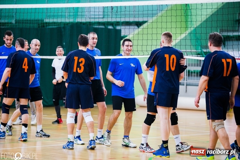 Zdjęcie w galerii na portalu naszraciborz.pl: Siatkarze zakładów pracy i służb mundurowych walczą o Puchar Prezydenta wiadomości z regionu