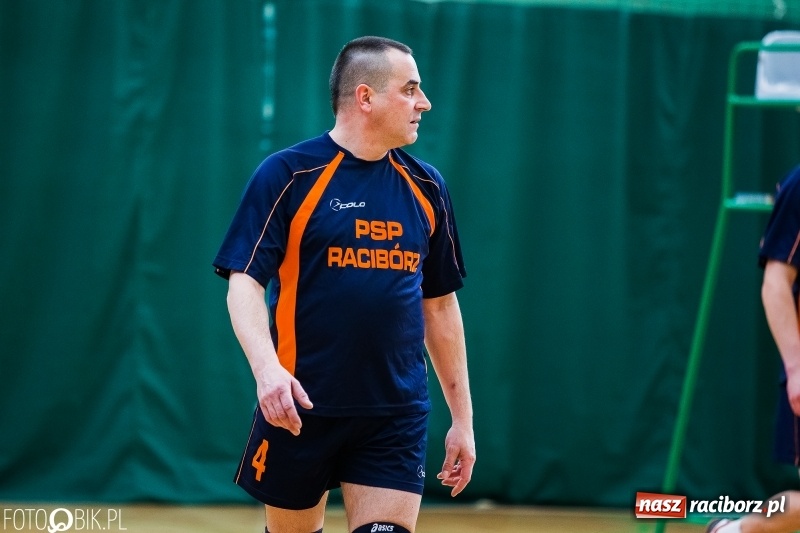 Zdjęcie w galerii na portalu naszraciborz.pl: Siatkarze zakładów pracy i służb mundurowych walczą o Puchar Prezydenta wiadomości z regionu
