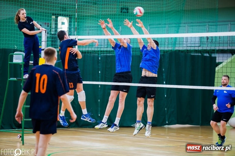 Zdjęcie w galerii na portalu naszraciborz.pl: Siatkarze zakładów pracy i służb mundurowych walczą o Puchar Prezydenta wiadomości z regionu