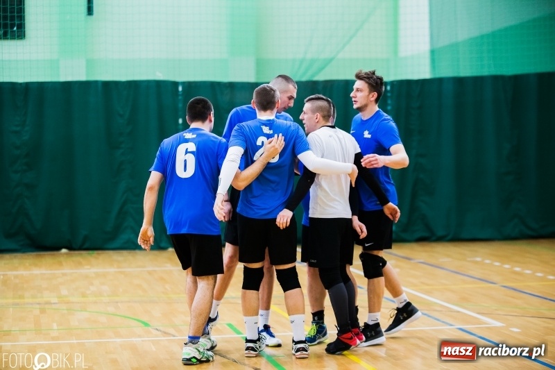 Zdjęcie w galerii na portalu naszraciborz.pl: Siatkarze zakładów pracy i służb mundurowych walczą o Puchar Prezydenta wiadomości z regionu