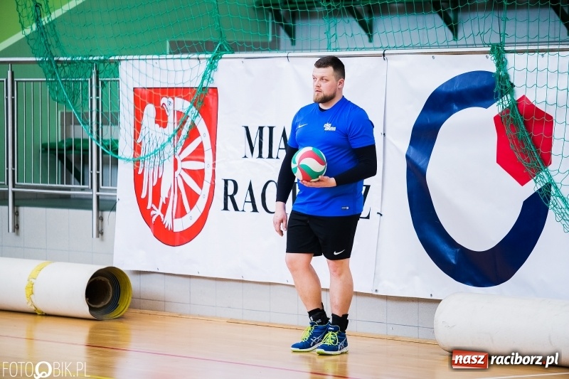 Zdjęcie w galerii na portalu naszraciborz.pl: Siatkarze zakładów pracy i służb mundurowych walczą o Puchar Prezydenta wiadomości z regionu