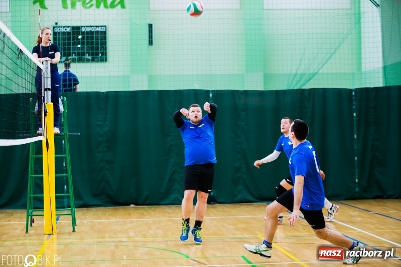 Zdjęcie w galerii na portalu naszraciborz.pl: Siatkarze zakładów pracy i służb mundurowych walczą o Puchar Prezydenta wiadomości z regionu