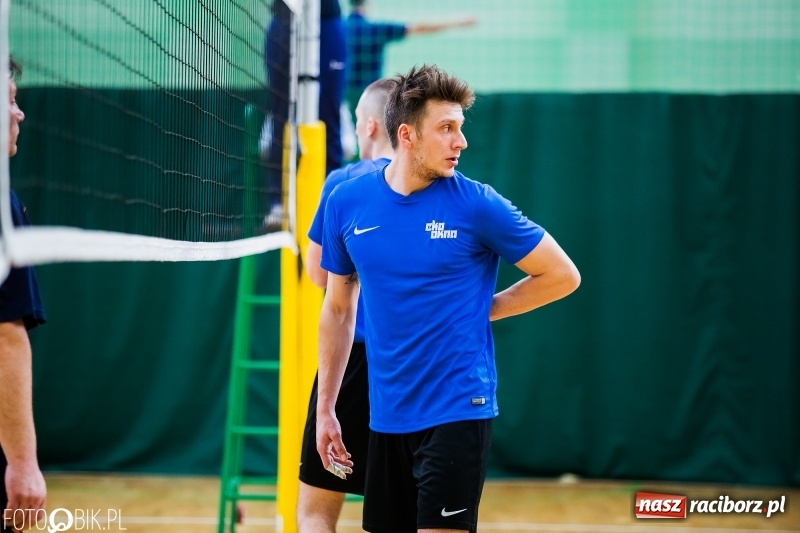 Zdjęcie w galerii na portalu naszraciborz.pl: Siatkarze zakładów pracy i służb mundurowych walczą o Puchar Prezydenta wiadomości z regionu