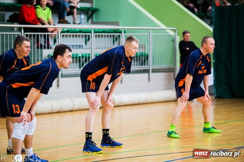 Zdjęcie w galerii na portalu naszraciborz.pl: Siatkarze zakładów pracy i służb mundurowych walczą o Puchar Prezydenta wiadomości z regionu