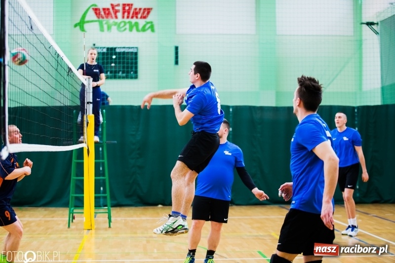 Zdjęcie w galerii na portalu naszraciborz.pl: Siatkarze zakładów pracy i służb mundurowych walczą o Puchar Prezydenta wiadomości z regionu