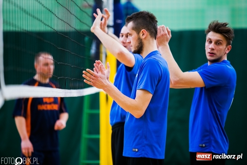 Zdjęcie w galerii na portalu naszraciborz.pl: Siatkarze zakładów pracy i służb mundurowych walczą o Puchar Prezydenta wiadomości z regionu
