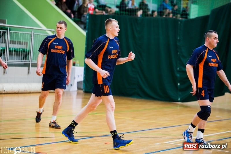 Zdjęcie w galerii na portalu naszraciborz.pl: Siatkarze zakładów pracy i służb mundurowych walczą o Puchar Prezydenta wiadomości z regionu