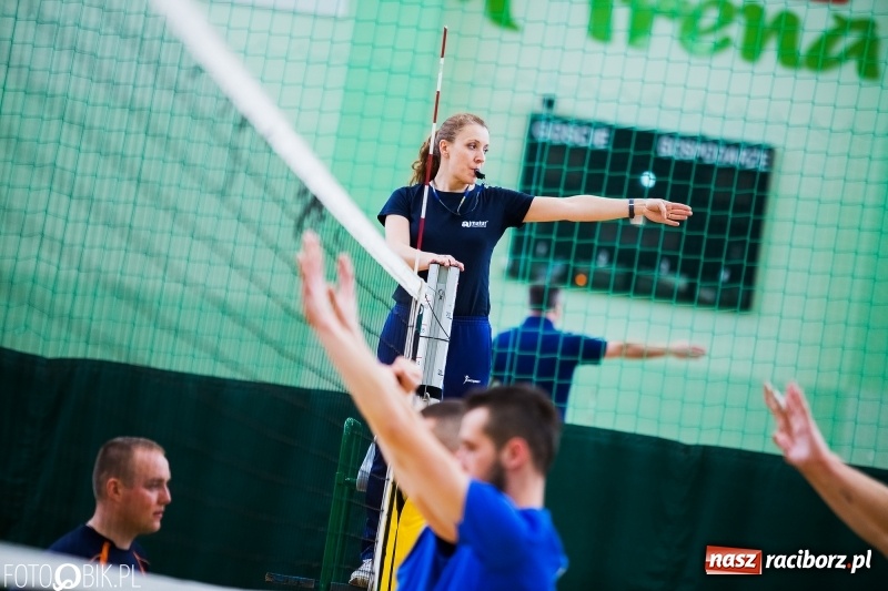 Zdjęcie w galerii na portalu naszraciborz.pl: Siatkarze zakładów pracy i służb mundurowych walczą o Puchar Prezydenta wiadomości z regionu