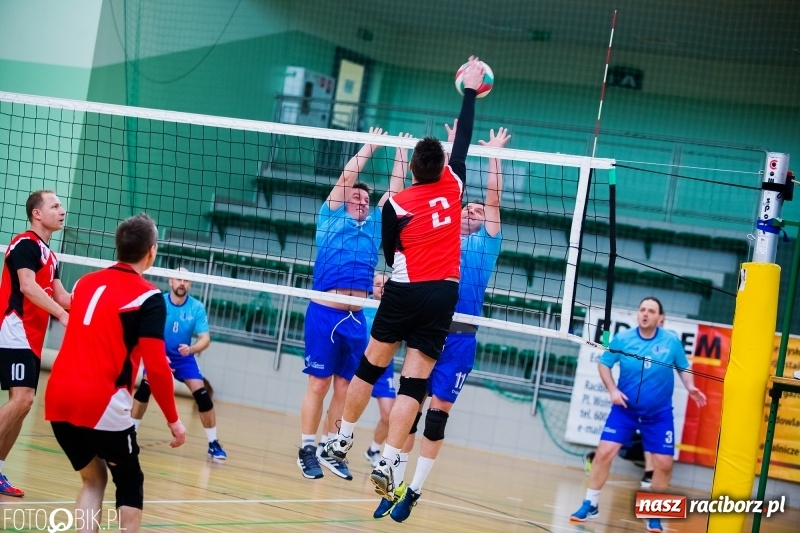 Zdjęcie w galerii na portalu naszraciborz.pl: Siatkarze zakładów pracy i służb mundurowych walczą o Puchar Prezydenta wiadomości z regionu