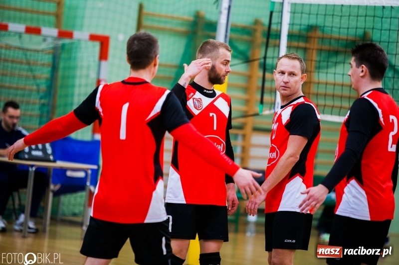 Zdjęcie w galerii na portalu naszraciborz.pl: Siatkarze zakładów pracy i służb mundurowych walczą o Puchar Prezydenta wiadomości z regionu