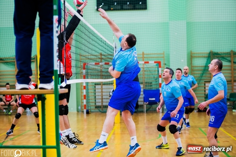Zdjęcie w galerii na portalu naszraciborz.pl: Siatkarze zakładów pracy i służb mundurowych walczą o Puchar Prezydenta wiadomości z regionu