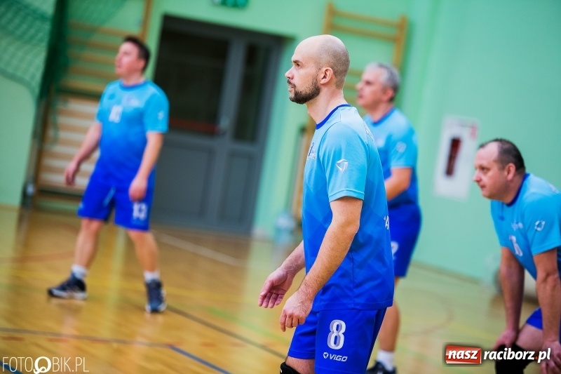 Zdjęcie w galerii na portalu naszraciborz.pl: Siatkarze zakładów pracy i służb mundurowych walczą o Puchar Prezydenta wiadomości z regionu