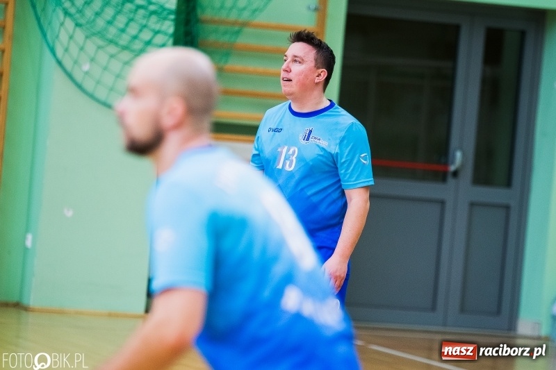 Zdjęcie w galerii na portalu naszraciborz.pl: Siatkarze zakładów pracy i służb mundurowych walczą o Puchar Prezydenta wiadomości z regionu