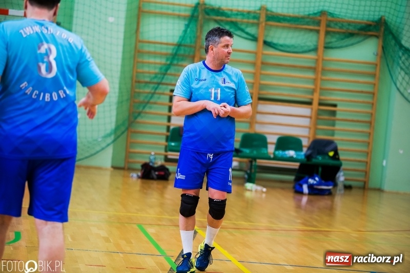 Zdjęcie w galerii na portalu naszraciborz.pl: Siatkarze zakładów pracy i służb mundurowych walczą o Puchar Prezydenta wiadomości z regionu