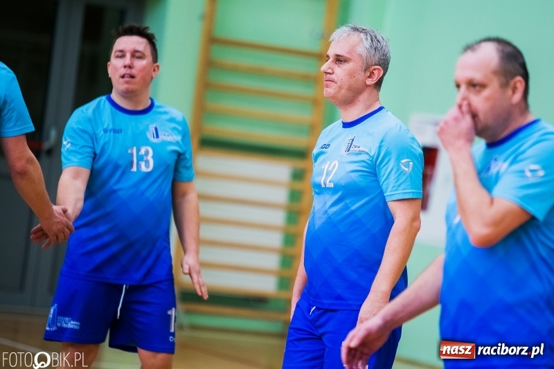 Zdjęcie w galerii na portalu naszraciborz.pl: Siatkarze zakładów pracy i służb mundurowych walczą o Puchar Prezydenta wiadomości z regionu