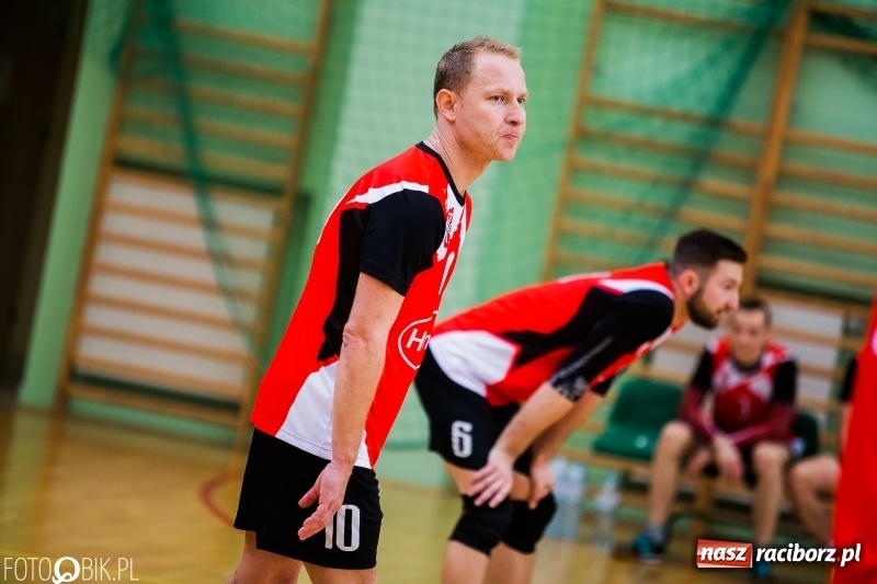 Zdjęcie w galerii na portalu naszraciborz.pl: Siatkarze zakładów pracy i służb mundurowych walczą o Puchar Prezydenta wiadomości z regionu