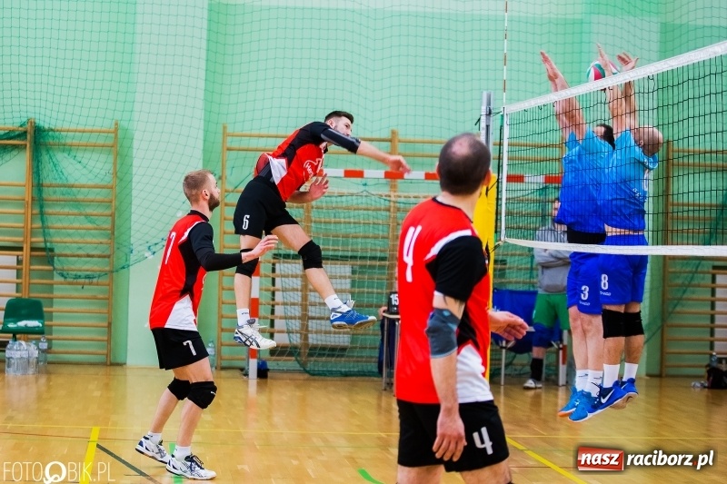 Zdjęcie w galerii na portalu naszraciborz.pl: Siatkarze zakładów pracy i służb mundurowych walczą o Puchar Prezydenta wiadomości z regionu