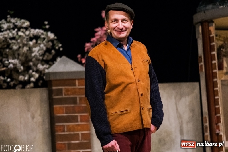 Zdjęcie w galerii na portalu naszraciborz.pl: Kabaret Moralnego Niepokoju bawił w RCK wiadomości z regionu