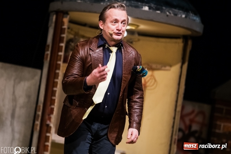 Zdjęcie w galerii na portalu naszraciborz.pl: Kabaret Moralnego Niepokoju bawił w RCK wiadomości z regionu