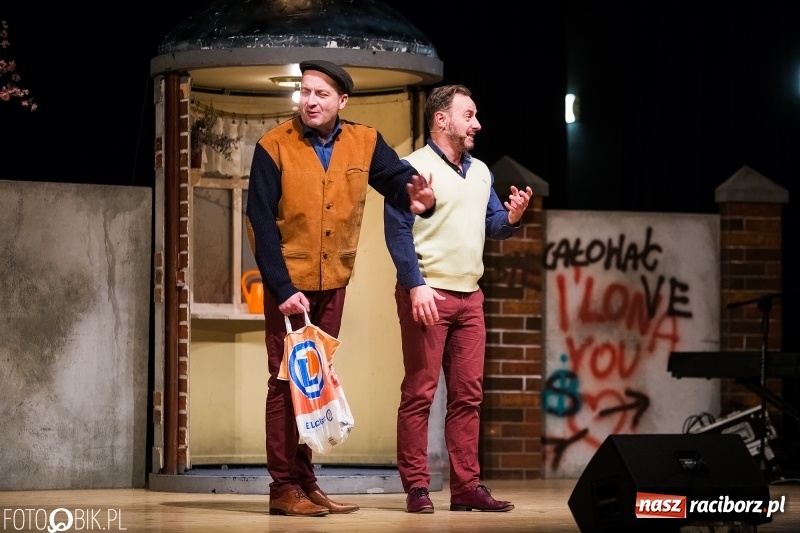 Zdjęcie w galerii na portalu naszraciborz.pl: Kabaret Moralnego Niepokoju bawił w RCK wiadomości z regionu