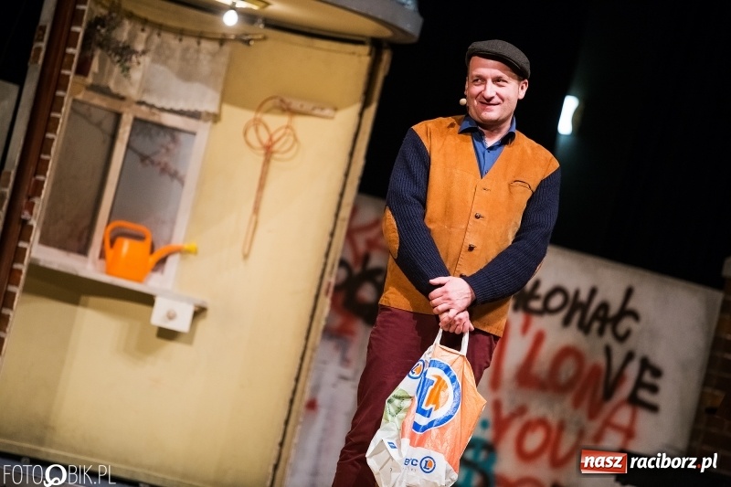 Zdjęcie w galerii na portalu naszraciborz.pl: Kabaret Moralnego Niepokoju bawił w RCK wiadomości z regionu