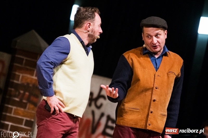 Zdjęcie w galerii na portalu naszraciborz.pl: Kabaret Moralnego Niepokoju bawił w RCK wiadomości z regionu