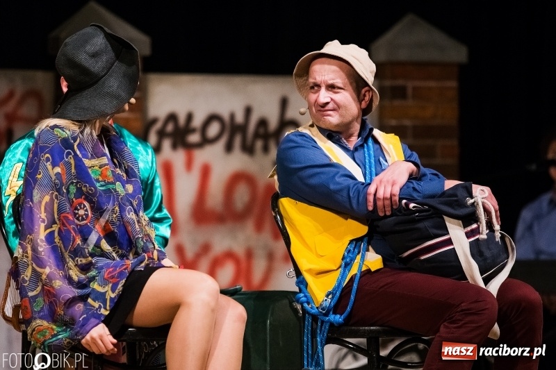 Zdjęcie w galerii na portalu naszraciborz.pl: Kabaret Moralnego Niepokoju bawił w RCK wiadomości z regionu