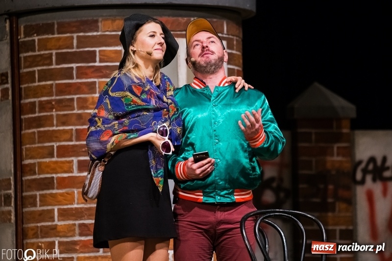 Zdjęcie w galerii na portalu naszraciborz.pl: Kabaret Moralnego Niepokoju bawił w RCK wiadomości z regionu