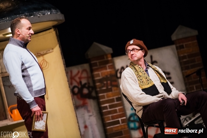 Zdjęcie w galerii na portalu naszraciborz.pl: Kabaret Moralnego Niepokoju bawił w RCK wiadomości z regionu