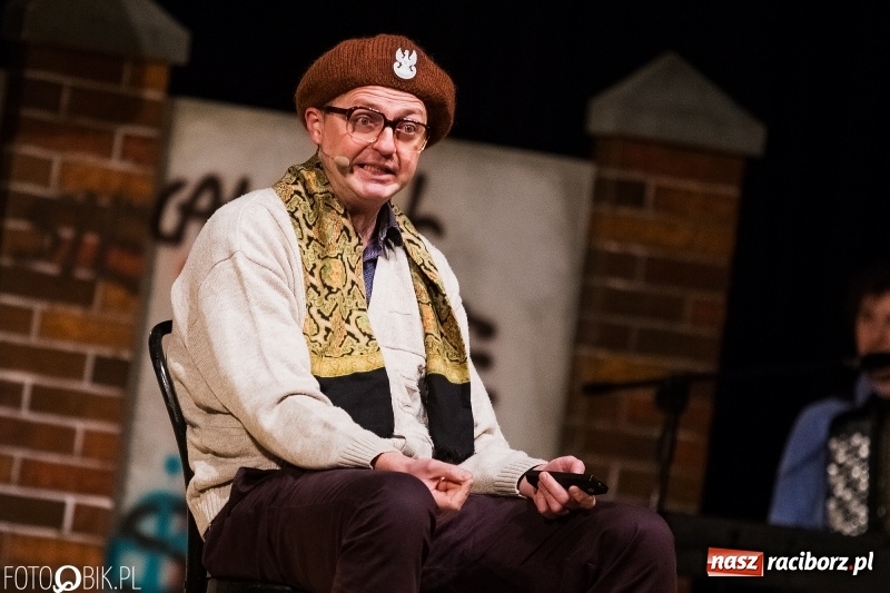 Zdjęcie w galerii na portalu naszraciborz.pl: Kabaret Moralnego Niepokoju bawił w RCK wiadomości z regionu