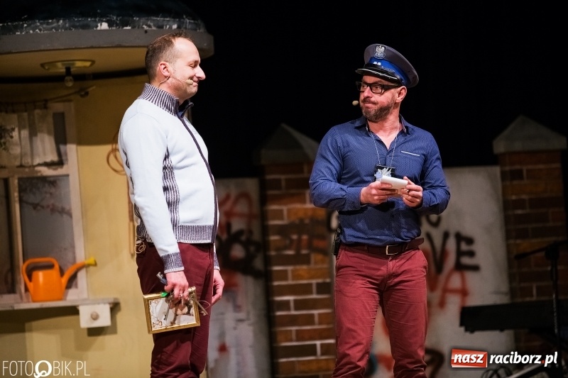 Zdjęcie w galerii na portalu naszraciborz.pl: Kabaret Moralnego Niepokoju bawił w RCK wiadomości z regionu