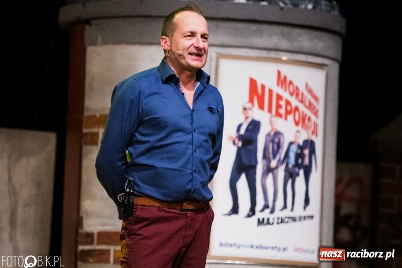 Zdjęcie w galerii na portalu naszraciborz.pl: Kabaret Moralnego Niepokoju bawił w RCK wiadomości z regionu