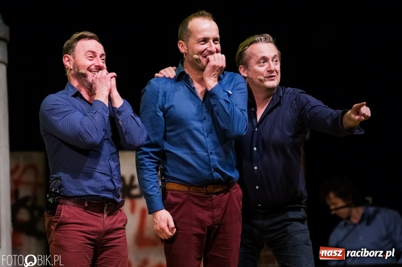 Zdjęcie w galerii na portalu naszraciborz.pl: Kabaret Moralnego Niepokoju bawił w RCK wiadomości z regionu