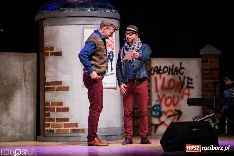 Zdjęcie w galerii na portalu naszraciborz.pl: Kabaret Moralnego Niepokoju bawił w RCK wiadomości z regionu