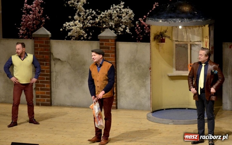 Zdjęcie w galerii na portalu naszraciborz.pl: Kabaret Moralnego Niepokoju bawił w RCK wiadomości z regionu