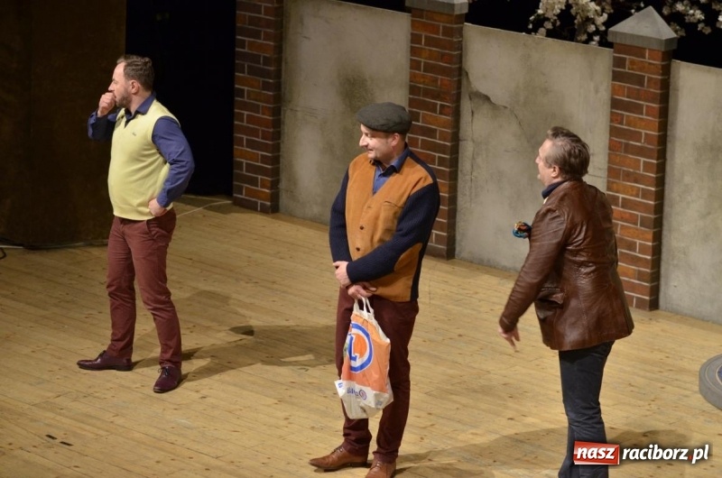 Zdjęcie w galerii na portalu naszraciborz.pl: Kabaret Moralnego Niepokoju bawił w RCK wiadomości z regionu