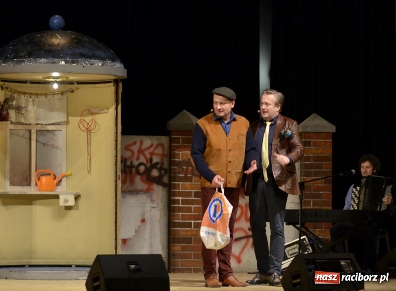 Zdjęcie w galerii na portalu naszraciborz.pl: Kabaret Moralnego Niepokoju bawił w RCK wiadomości z regionu