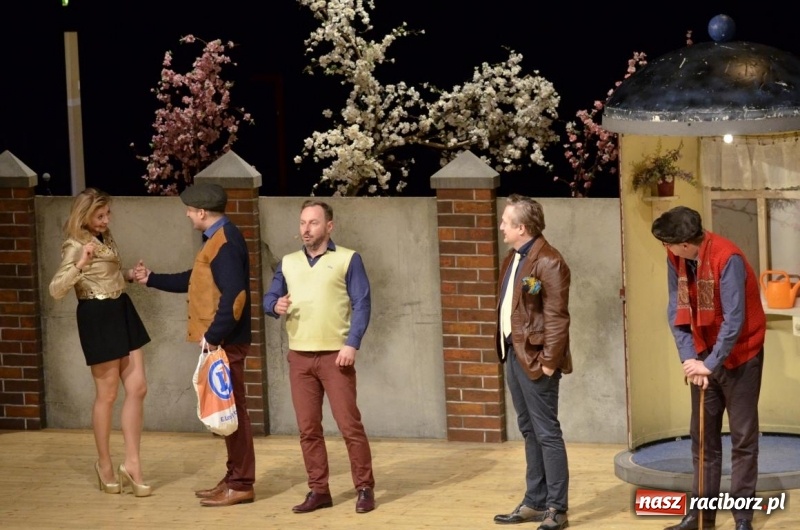 Zdjęcie w galerii na portalu naszraciborz.pl: Kabaret Moralnego Niepokoju bawił w RCK wiadomości z regionu