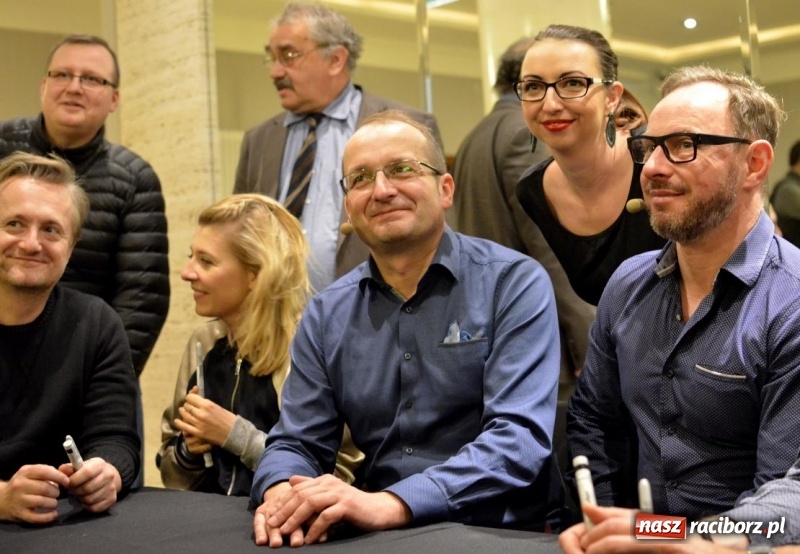 Zdjęcie w galerii na portalu naszraciborz.pl: Kabaret Moralnego Niepokoju bawił w RCK wiadomości z regionu