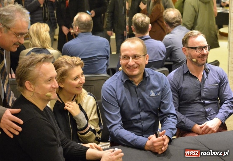 Zdjęcie w galerii na portalu naszraciborz.pl: Kabaret Moralnego Niepokoju bawił w RCK wiadomości z regionu