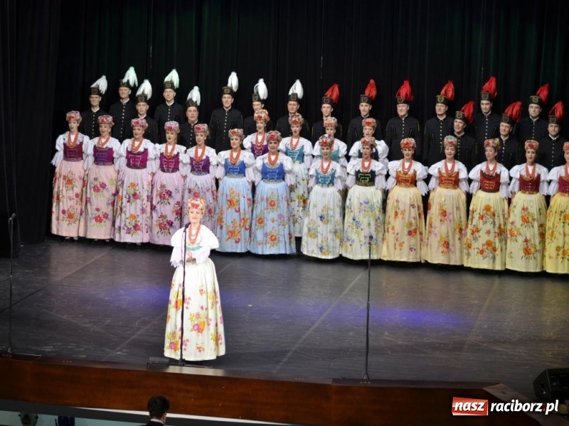 Zdjęcie w galerii na portalu naszraciborz.pl: Zespół Pieśni i Tańca Śląsk wystąpił w RCK wiadomości z regionu