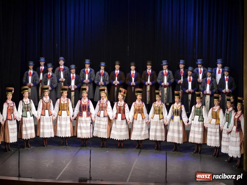 Zdjęcie w galerii na portalu naszraciborz.pl: Zespół Pieśni i Tańca Śląsk wystąpił w RCK wiadomości z regionu