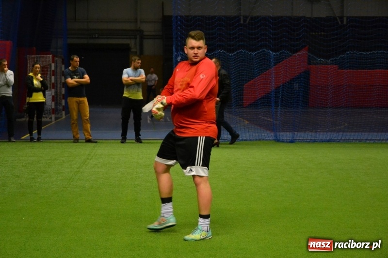 Zdjęcie w galerii na portalu naszraciborz.pl: LKS Owsiszcze z Pucharem Wójta w Halowym Turnieju Piłki Nożnej  wiadomości z regionu