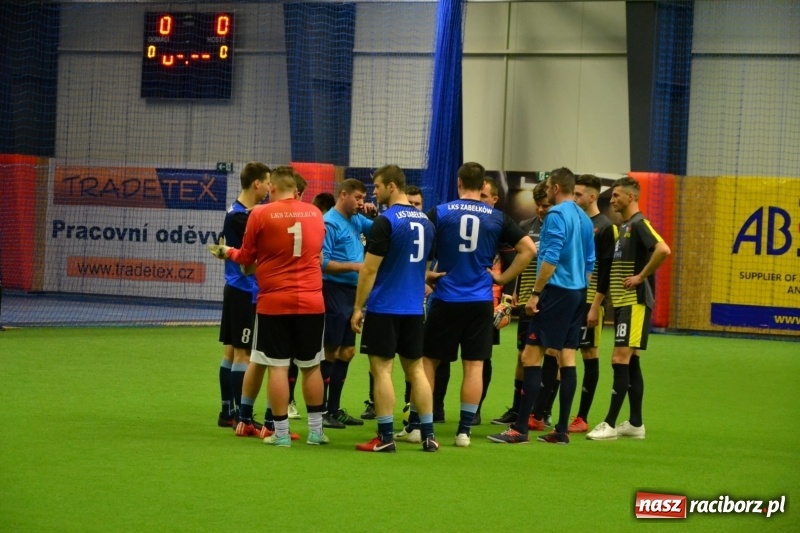 Zdjęcie w galerii na portalu naszraciborz.pl: LKS Owsiszcze z Pucharem Wójta w Halowym Turnieju Piłki Nożnej  wiadomości z regionu