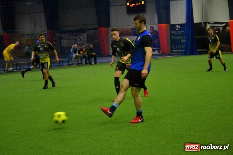 Zdjęcie w galerii na portalu naszraciborz.pl: LKS Owsiszcze z Pucharem Wójta w Halowym Turnieju Piłki Nożnej  wiadomości z regionu