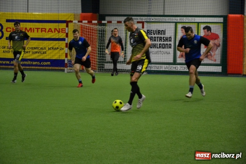 Zdjęcie w galerii na portalu naszraciborz.pl: LKS Owsiszcze z Pucharem Wójta w Halowym Turnieju Piłki Nożnej  wiadomości z regionu